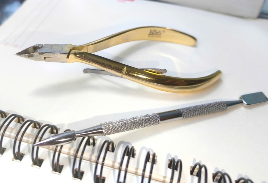 Kềm Cắt Da Thép C45 Có Tốt Không? Ưu Nhược Điểm Và Lý Do Được Thợ Nail Chuyên Nghiệp Ưa Chuộng